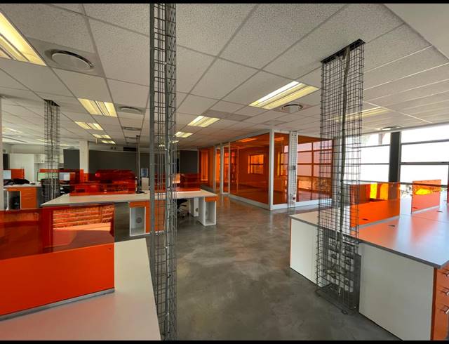 296M² OFFICE TO LET IN BRYANSTON